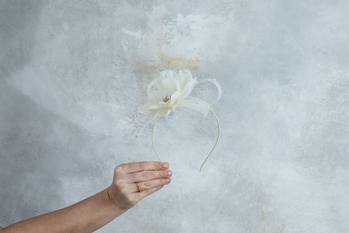 Bow ivory fascinator - OlhaHeadband