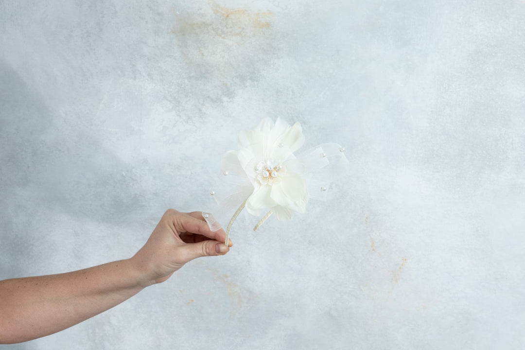 Bow ivory fascinator - OlhaHeadband