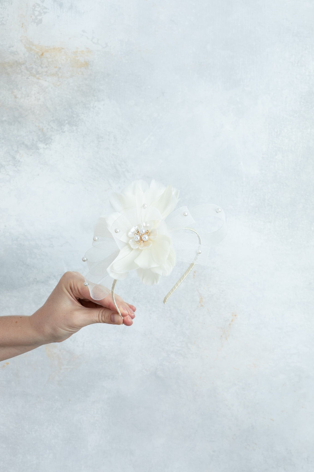 Bow ivory fascinator - OlhaHeadband