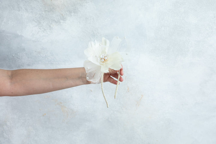 Bow ivory fascinator - OlhaHeadband