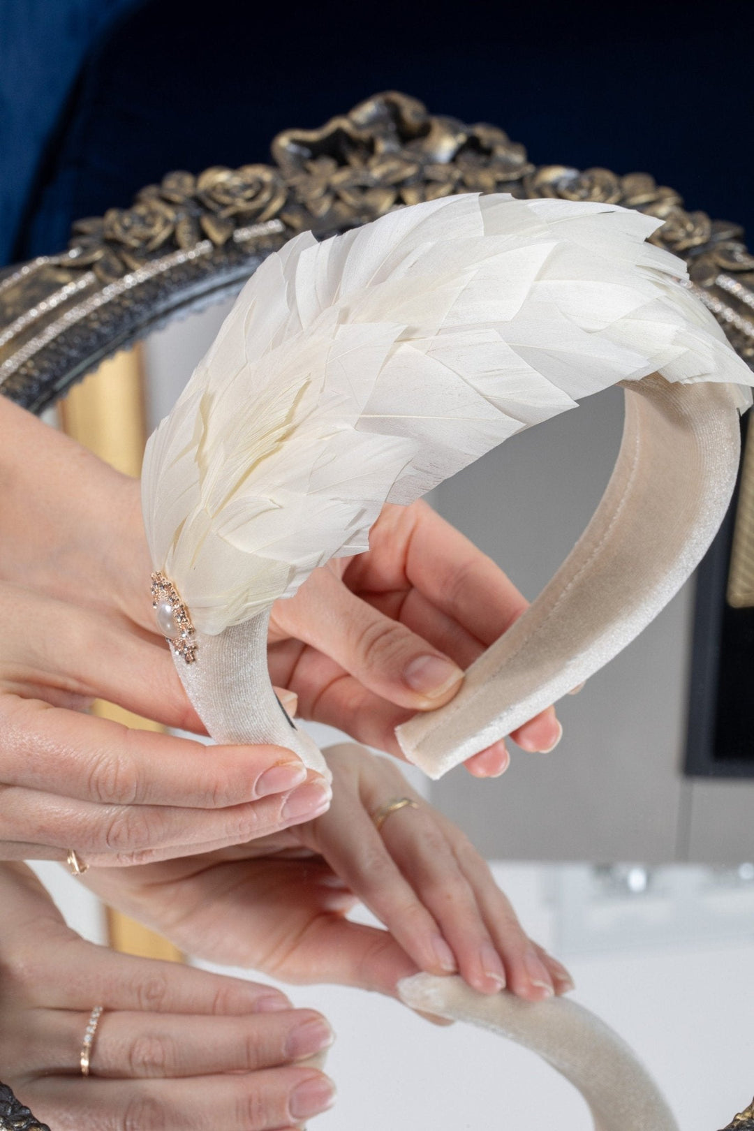 CREAM FEATHER FASCINATOR - OlhaHeadband