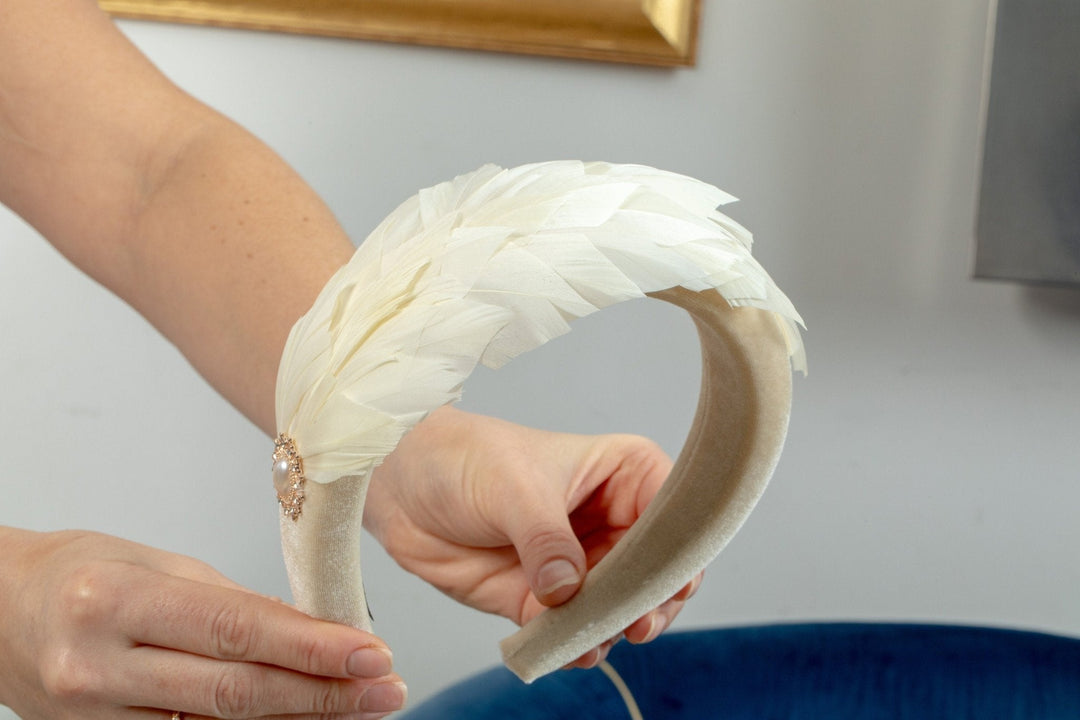 CREAM FEATHER FASCINATOR - OlhaHeadband