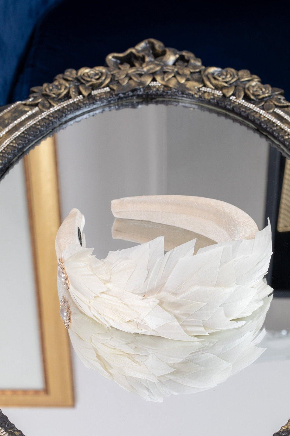 CREAM FEATHER FASCINATOR - OlhaHeadband