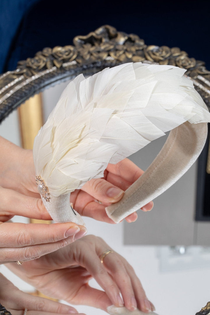 CREAM FEATHER FASCINATOR - OlhaHeadband