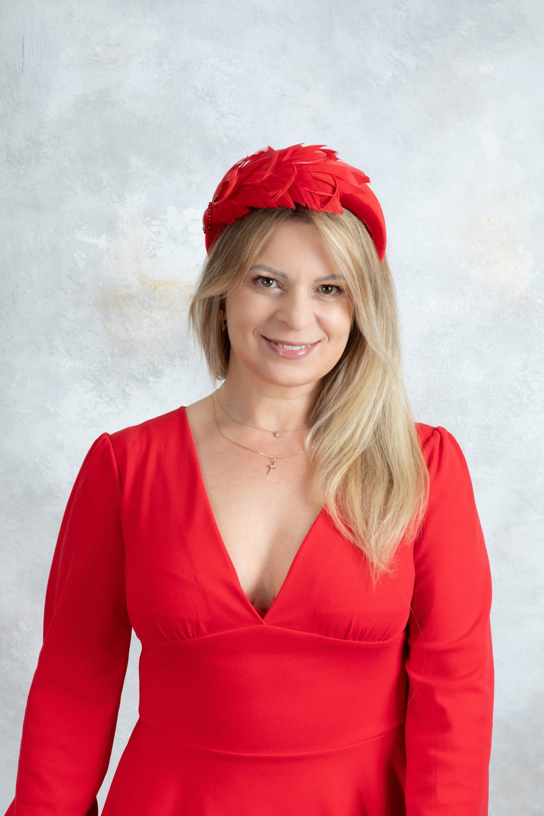 Red feather padded fascinator with red brooch - OlhaHeadband